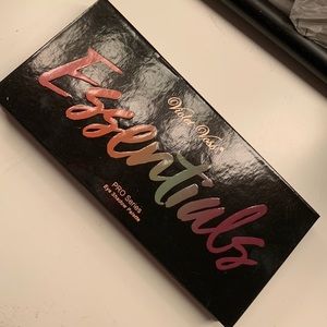 Violet Voss Essentials Eyeshadow Palette